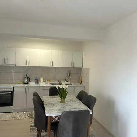 Panorama Apartment *